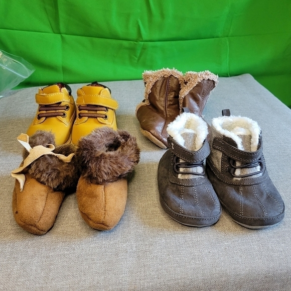 Bundle of 4 pairs of winter boots por baby. - Picture 3 of 13